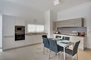 Luxury Apartment IN Fort Cambridge With Pool