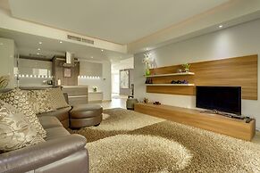 Luxury Apartment inc Pool & Views