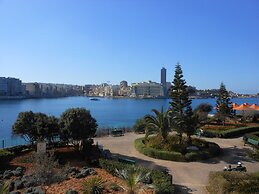 Seaview APT Incl Pool IN Sliema