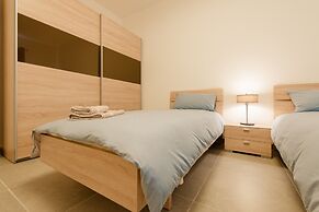 Seaview APT Incl Pool IN Sliema