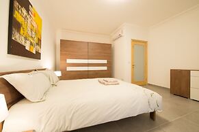 Seaview APT Incl Pool IN Sliema