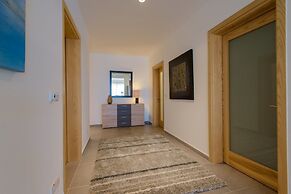 Seaview APT Incl Pool IN Sliema