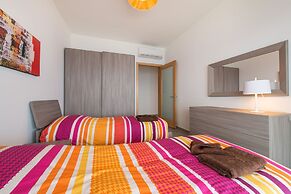 Seafront Luxury Apartment Incl Pool