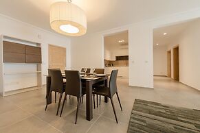 Seafront Luxury Apartment Incl Pool