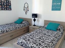 Luxury Seafront Apartment With Pool