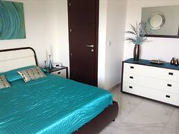 Luxury Seafront Apartment With Pool