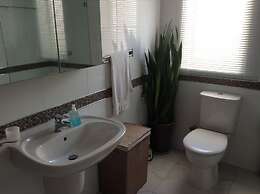 Luxury Seafront Apartment With Pool