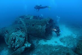 Luxury Seafront Apartment With Pool