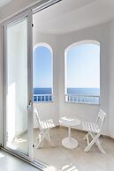 Seafront Apartment, Marvelous Views GR8 Location