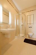 Seafront Luxury APT With Pool