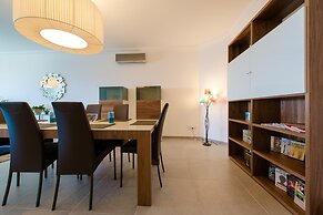 Seafront Luxury APT With Pool