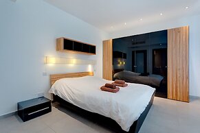 Seaview Apartment In Fort Cambridge, Sliema