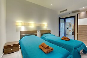 Seaview Apartment In Fort Cambridge, Sliema