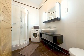 Luxury Apartment With Pool