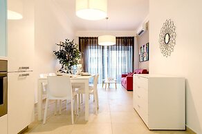 Luxury Apartment With Pool