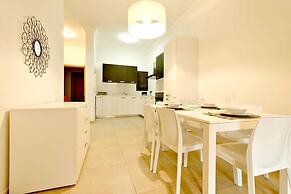 Luxury Apartment With Pool