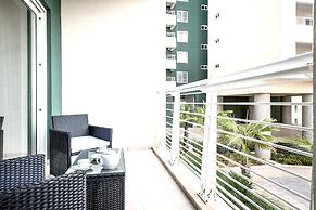 Luxury Apartment With Pool