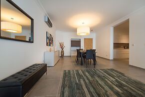 Seafront Luxury Apartment With Pool