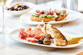 AC Hotel by Marriott Miami Airport West/Doral