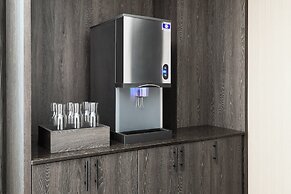 AC Hotel by Marriott Miami Airport West/Doral