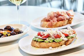 AC Hotel by Marriott Miami Airport West/Doral