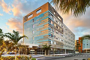 AC Hotel by Marriott Miami Airport West/Doral