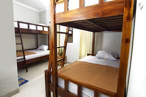 Suwardika Homestay and Dormitory - Hostel