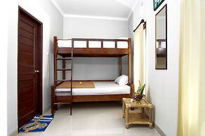 Suwardika Homestay and Dormitory - Hostel