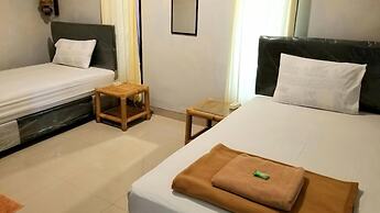 Suwardika Homestay and Dormitory - Hostel