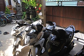 Suwardika Homestay and Dormitory - Hostel