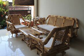 Suwardika Homestay and Dormitory - Hostel