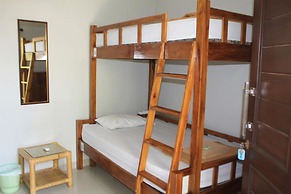 Suwardika Homestay and Dormitory - Hostel