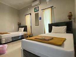 Suwardika Homestay and Dormitory - Hostel