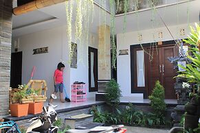 Suwardika Homestay and Dormitory - Hostel