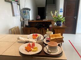 Suwardika Homestay and Dormitory - Hostel