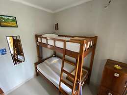 Suwardika Homestay and Dormitory - Hostel