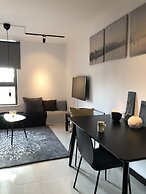 Henry's Apartment- Executive 717