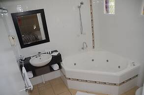 South Gladstone Motel