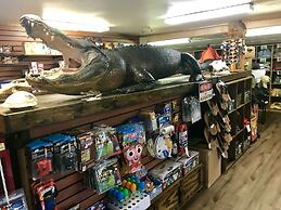 Camp Mack Lodge, Marina & RV Resort