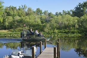 Camp Mack Lodge, Marina & RV Resort
