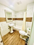 Casa Blanca Inn & Suites