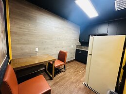 Casa Blanca Inn & Suites