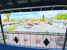 Casa Blanca Inn & Suites