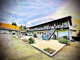 Casa Blanca Inn & Suites