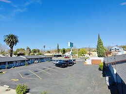 Casa Blanca Inn & Suites