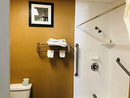 Casa Blanca Inn & Suites