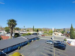 Casa Blanca Inn & Suites