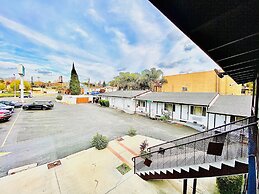 Casa Blanca Inn & Suites