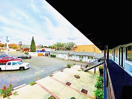 Casa Blanca Inn & Suites