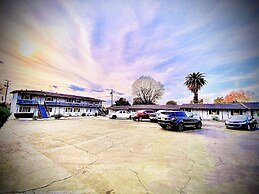 Casa Blanca Inn & Suites